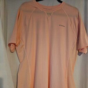 Columbia women’s top size XL.  Beautiful  light peach color.